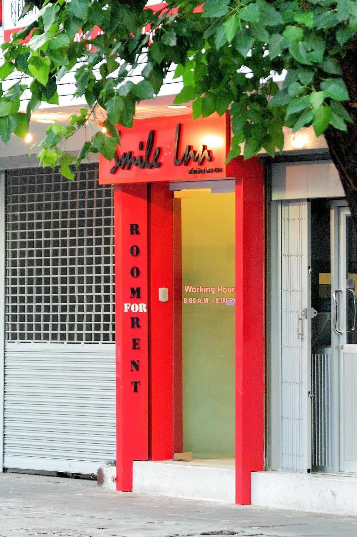 Smile Inn Банкок Екстериор снимка